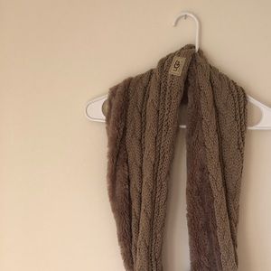 🎄3 for 12🎄 Knit and fuzzy infinity scarf